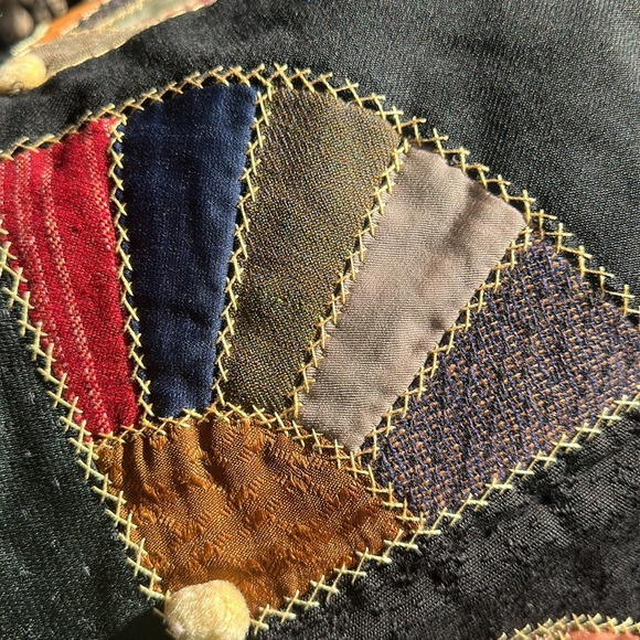 Beautiful hand sewn quilt. Every part is hand sewn including the binding. - Picture 8 of 14